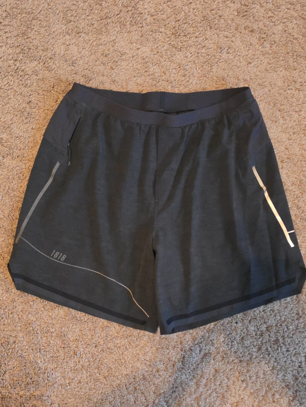 Lululemon All Terrain Black Short Size Large